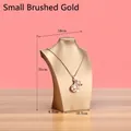 Detailansicht kleiner Schmuckständer in Goldoptik mit Maßen vor rosa Hintergrund - Gold Gebürstet [Klein 25cm]