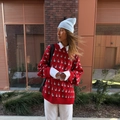Maglione rosso in maglia con motivo jacquard a papere bianche e berretto azzurro - S / Rosso