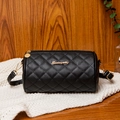 Sac cylindre noir matelassé élégant avec détails dorés et bandoulière réglable - Noir