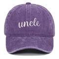 Detailansicht der lila gewaschenen Baumwollkappe mit weißem Uncle-Schriftzug - Verstellbar / Onkel / Lila