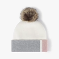 Berretto in maglia a righe crema e rosa con un morbido pompon in ecopelliccia sopra - Regolabile / Bianco