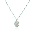 Dettaglio della collana con perline blu e ciondolo ovale a rilievo della Vergine Maria - Argento Blu Verde Vetro
