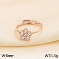 Bague fleur en or rose sertie de cristaux blancs avec anneau spirale ajustable, 8mm - Style D Fleur à Six Zircons (KR103982-GC)