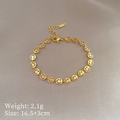 Dettaglio del bracciale a catena con faccina sorridente dorata e specifiche tecniche - Oro