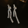 Boucles d'oreilles nœud argenté avec longues pampilles et pierres de zircon - Gland Noeud Zircon Argent (34#)