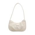 Bolso de hombro minimalista de cuero sintético blanco con dije de mariposa plateado - Blanco