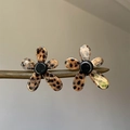 Vintage Acetat Blumenohrringe mit Leopardenmuster, braunen Blüten und schwarzer Mitte - 14# Silbernadel Kaffee Leopard Blume