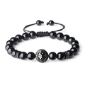 Detail van zwarte onyx kralenarmband met leeuwenkop bedeltje en verstelbaar gevlochten koord - Zwarte Agaat Armband