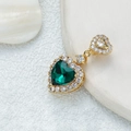 Pendentif cœur vert émeraude avec pavé de zircons et finition plaqué or - Cœur Vert