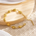 Verstellbares 18k vergoldetes Muschelarmband mit Kreuzanhänger und sicherem Karabinerverschluss - Wellenförmiger Muschel Stil