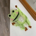 Detailansicht einer süßen Frosch-Haarklammer aus marmoriertem grünem Acetat mit Feder - Frosch mit erhobenen Händen (10.2cmx6cm)