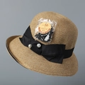 Detalle de sombrero de paja con lazo ancho de cinta negra y elegantes perlas - M (56-58cm) / Negro