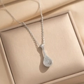 Collana con pendente a goccia scintillante con pavé di diamanti su sfondo satinato - Stile Cucchiaio d'Argento (8905)