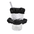 Dettaglio del set copribicchiere in raso nero e elastico per capelli su vetro con cannuccia - Tinta Unita / Nero