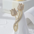 Elegante broche de tulipán dorado con micro-engaste de cristales y diseño de doble capullo - Dorado