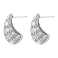 Dettaglio di orecchini a cerchio argento con intarsio di cristalli e finitura lucida - Platino Zircone Bianco