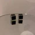 Boucles d'oreilles carrées minimalistes en or et émail noir pour un look élégant - Style Émail Noir Bordure Dorée / Noir