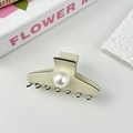 Elegante pinza per capelli crema con perla grande e bordo nero in stile minimalista - 8.5cm / Bianco Sporco