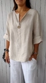 Dettaglio camicia in lino con scollo a V, bottone marmorizzato e maniche risvoltate - Albicocca 8001# / 3XL