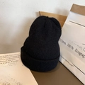 Stylish black knit beanie for women made of soft thick yarn for winter warmth - Elastic / Black