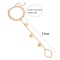 Detail van de gouden vlinder handketting met afmetingen 15cm plus 5cm en 12g gewicht - Vlinder Hanger Hand Harnas Vingerring Armband