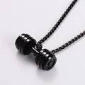 Dettaglio di una collana con ciondolo a manubrio nero da uomo con catena box lucida - Nero