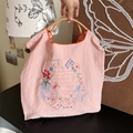 Sac fourre-tout en toile rose brodé avec anses tressées colorées et motifs floraux - Rose avec cœurs rouges