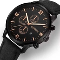 Detailopname van Geneva herenhorloge met zwarte wijzerplaat en Romeinse cijfers - Zwarte Kast Roségouden Wijzerplaat Enkel Horloge