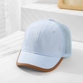 Dettaglio della rete traspirante azzurra e del bordo marrone di questo cappellino bimbo - 50cm (1-3 anni) / Azzurro