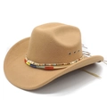 Détail d'un chapeau de cowboy en feutre marron avec ruban tissé ethnique et œillets - M (56-58cm) / Chameau