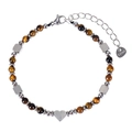 Dettaglio del bracciale con perline occhio di tigre, ciondolo a cuore e chiusura in acciaio - Bracciale Occhio di Tigre Giallo