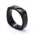 Anillo cuadrado minimalista de acero inoxidable con acabado negro pulido y perfilado - US 7 / Negro