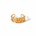 Vue détaillée du motif de feuille d'olivier dorée sur la bague réglable en acier - Ouvert Réglable / Design de Feuille (TR4090)