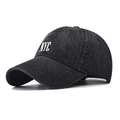Casquette de baseball en denim noir délavé avec broderie NYC blanche, vue latérale - Réglable / Noir