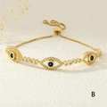 Detalle de pulsera de ojo turco bañada en oro de 18K con circonitas azules y ajustable - Azul Profundo-BR1208-B