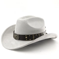 Makroaufnahme vom Cowboyhut aus Wildlederimitat mit Lederband, Nieten und Vintage-Stierkopf-Metall - M (56-58cm) / Hellgrau