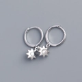 Silberne S925 Sterlingsilber Creolen mit achteckigem Sternanhänger und Kristallen - Weißgold