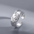 Anillo ajustable plateado con textura martillada irregular y diseño minimalista - Plata Irregular Martillada (JZ0125) / Plateado