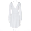Abito bianco a maniche lunghe con scollo a V e vita stretta per un look elegante - S / Bianco