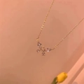 Elegante collar de mariposa dorado con gotas de circón en una cadena delicada - Estilo mariposa gota de agua