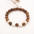 Bracciale etnico con perle in legno marrone e pietre bianche a forma di cuore unico - 25 Serie di Perline in Legno A Cuore