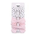 Détail de quatre barrettes nœuds en tissu rose et à pois sur une carte de présentation - DP037-6 (Lot de 4 : Blanc Noir Pois/Rose Uni)