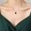 Minimalistische zilveren kralenketting met ovale zwarte onyx hanger model - Kleine zwarte hanger / Staalkleur