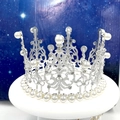 Corona d'argento per bambine con perle bianche e strass scintillanti su sfondo blu scuro - Lega Rotondo Argento Grande
