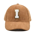 Detaillierte Nahaufnahme einer braunen Cord-Baseballkappe mit einem weißen Chenille-Buchstaben I - I-Buchstaben Aufnäher (Braun)