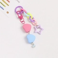 Detalle de llavero de cadena colorida con colgantes de corazones y estrellas mixtas - Rosa Azul Púrpura