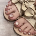 Cat-Eye und Glitzer Champagner künstliche Fußnägel mit beigen Schleifen-Sandalen - Champagner Katzenauge & Silberne Pailletten Stil (JP3702)