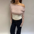 Top in chiffon a pois rossi con spalla scoperta e maniche lunghe da donna - S / Bianco
