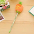 Penna gel creativa a forma di carota con soffice peluche arancione e foglia verde - Carota