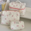 Set di tre pochette per cosmetici trapuntate bianche con motivi a fiocco rosa - Beauty case / Fiocco Rosa Trapuntato
